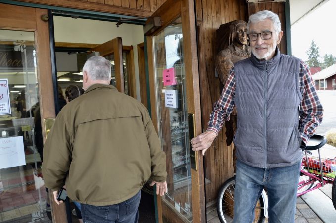 Howard's Celebration of Life #680<br>4,928 x 3,264<br>Published 8 years ago