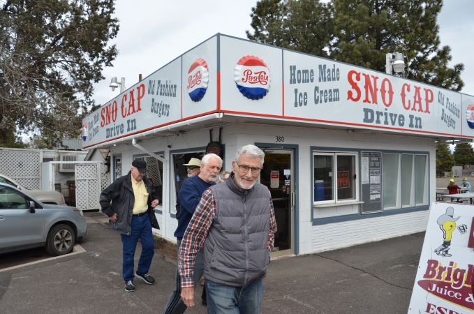 Howard's Celebration of Life #695<br>4,928 x 3,264<br>Published 8 years ago